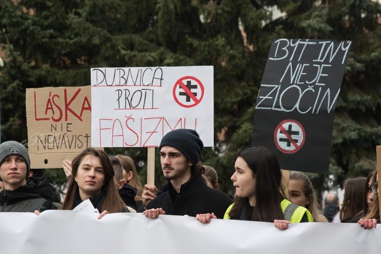 Dubnica nad Váhom 26.2.2020, ĽSNS a „Dubnica proti fašizmu“
